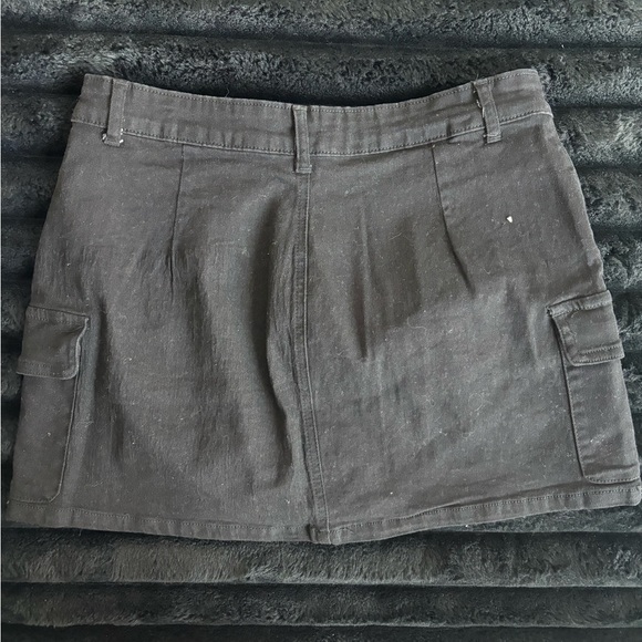 Black Mini Skirt with Pockets - Picture 3 of 3